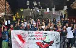 Aliansi Bandung Ngagoak mengadakan aksi ekspresi seni di Kebun Seni Jalan Tamansari 56 Bandung. (Foto: Dokumen pribadi)