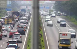 Suasana di Jalan Pasteur, Kota Bandung. Salah satu titik lalu lintas yang selalu padat. (Sumber: Ayobandung | Foto: Irfan Al Faritsi)