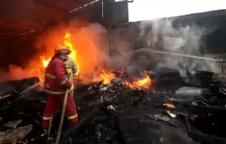 Ilustrasi kebakaran industri rumahan (Sumber: Ayobandung.com | Foto: Kevin Fasa)