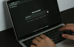 Ilustrasi penggunaan mesin AI dalam pekerjaan. (Sumber: Berke Citak on Unsplash)