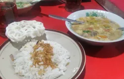 Soal harga, Sop Kambing 999 Pak Kumis Pasar Segar Taman Kopo Indah ini bersaing dengan warung sop kambing lainnya. (Sumber: Dokumentasi Penulis)