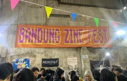 Suasana Bandung Zine Fest 2026 di Gedung Tjap Sahabat di Cibadak, Kota Bandung. (Sumber: ayobandung.id | Foto: Halwa Raudhatul)