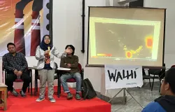 Peneliti Trend Asia, Bayu Maulana, menjelaskan bahwa Toxic 20 memetakan PLTU dengan tingkat pencemaran tertinggi. (Sumber: ayobandung.id | Foto: Ilham Maulana)