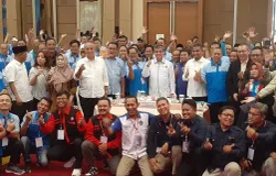 Pengurus Federasi Serikat Pekerja LEM SPSI bersama dengan Menteri Tenaga Kerja dalam acara Rakornas (Sumber: Media FSP LEM SPSI)