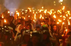 Asyiknya pawai obor (Sumber: Ayobandung.id | Foto: Irfan Al-Faritsi)