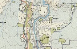 Terlihat jelas Lengkungan Ci Kapundung, karena adanya desakan longsor dari arah barat, yang membentuk jarikaki longsor, yang sama dengan lebar lengkungan itu. (Heritage Collection | Peta 1910 Bandoeng en omstreken/Topographische Inrichting)