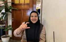 Wina Elia, admin homeless media @ceritahegarmanah. (Sumber: ayobandung.id | Foto: Halwa Raudhatul)