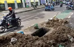 Ilustrasi galian kabel di Kota Bandung. (Sumber: Ayobandung.com | Foto: Irfan Al-Faritsi)