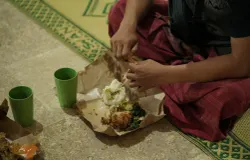 Ilustrasi makan masakan khas Indonesia. (Sumber: Unsplash | Foto: Masjid Pogung Raya)