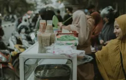 Pedagang takjil di bulan Ramadan. (Sumber: Unsplash | Foto: Umar ben)