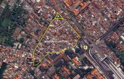 Kampung Warungcontong diberi batas garis putus-putus, Taman Contong (A), dan dugaan letak Warung nasi contong (B). (Sumber: Google maps, diberi keterangan oleh T. Bachtiar)