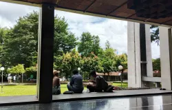 Modus Penipuan Voucher Kanker di depan Masjid Salman ITB (17/12/2025). (Sumber: Dokumentasi Penulis | Foto: Dias Ashari)