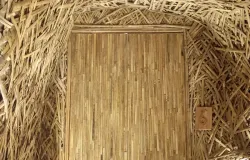 Memanfaatkan bambu sebagai bahan bangunan (Sumber: Dokumen pribadi | Foto: Meena Damali)