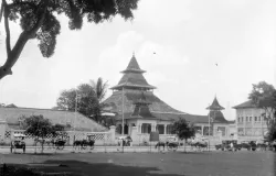 Masjid Raya Bandung zaman baheula. (Sumber: Tropenmuseum)