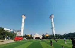 Masjid Raya Bandung. (Sumber: Wikimedia)