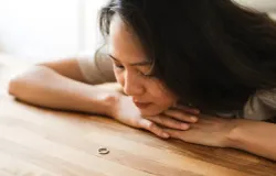 Ilustrasi perempuan. (Sumber: Pexels | Foto: Ron Lach)