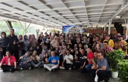 Foto bersama SMAN 4 Bandung Angkatan 1989. (Sumber: Dokumentasi panitia reuni)