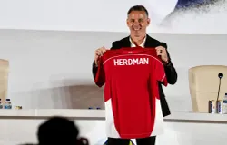 John Herdman, lahir 19 Juli 1975, mulai melatih sepak bola pada usia muda di Inggris, saat ia masih menjadi mahasiswa dan dosen universitas paruh waktu di Northumbria University. (Sumber: Kemenpora)