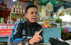 Devian Yusam, pengelola akun media sosial Info_Coblong. (Sumber: ayobandung.id | Foto: Ilham Maulana)