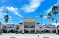 Masjid Pusdai Bandung. (Sumber: Freepik @rako349)