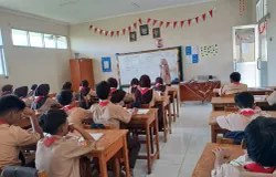 Kegiatan Belajar Mengajar di Sekolah (Sumber: Disya Dwi Nurhidayah Tahun 2025 | Foto: Disya Dwi Nurhidayah)