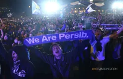 Bobotoh Rayakan Kemenangan Persib (Sumber: ayobandung.com | Foto: Irfan Al-Faritsi)