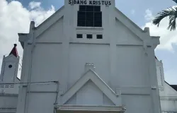 Tampak depan Gereja Sidang Kristus Kota Sukabumi. (Sumber: Wikimedia Commons | Foto: Kepadalisna)
