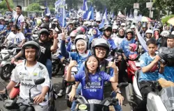 Bobotoh Persib sedang berkonvoi. (Sumber: ayobandung.com | Foto: Lukman Hidayat/Magang)