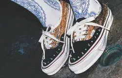 Memahami campaign “Off The Wall Authentic” melalui website resmi, Instagram, dan media online untuk memperkuat identitas street culture serta menjangkau audiens global. (Sumber: Vans)