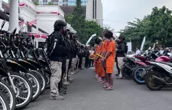 Polrestabes Bandung tangkap 19 orang pelaku kejahatan jalanan yang terjadi sejak 1 hingga 21 Juli 2026. (Sumber: ayobandung.id | Foto: Gilang Fathu Ramadhan)