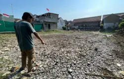 Kemarau panjang yang terjadi dalam beberapa bulan terkahir, membuat kekeringan melanda di Kecamatan Rancaekek, Kabupaten Bandung. (Sumber: ayobandung.com | Foto: Mildan Abdalloh)