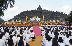 Puncak peringatan Hari Raya Tri Suci Waisak 2570 B.E. tahun 2026 di altar Candi Borobudur, Minggu (31/5/2026). (Sumber: Humas Kemenag)