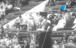 Pidato Presiden Soekarno pada "Pameran Bebas Buta Huruf" di Gelora Bung Karno, 1964. (Sumber: Instagram Arsip Nasional Republik Indonesia)