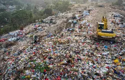 Tumpukan sampah plastik di Indonesia. (Sumber: pexels | Foto: Tom Fisk)