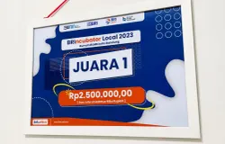 Koku Footwear terpilih sebagai Juara 1 BRIncubator 2023. (Sumber: Ayobandung.id | Foto: Aris Abdulsalam)