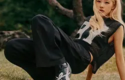Rose BlackPink sebagai figur publik dalam membangun citra merek yang konsisten melalui media sosial sebagai bagian dari strategi komunikasi di era digital. (Sumber: PUMA)