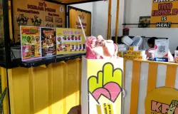 Kebab ice cream mellowberry, salah satu varian produk Kebab Faktory di Jalan Kihiur 4, Cihapit, Kota Bandung, (5/6/2026). (Sumber: Ayobandung.id | Foto: Aris Abdulsalam)