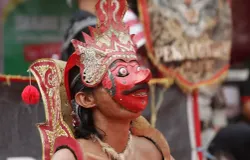 Topeng Banjet merupakan kesenian tradisional khas Karawang, Jawa Barat. (Sumber: Wonderful Indonesia)