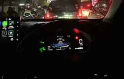 Penulis sedang merasakan langsung pengalaman berkendara Hybrid EV melalui kampanye Hybrid EV for Everyone dari Toyota Indonesia.