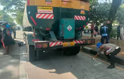 Polisi melakukan olah TKP. (Sumber: Dok. Unit Gakkum Satlantas Polrestabes Bandung)