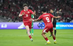 Ole Romeny (10) bersama Ramadhan Sananta (9) di Stadion Utama Gelora Bung Karno, Jakarta, Jumat (27/3). (Sumber: kemenpora.go.id | Foto: Herry)
