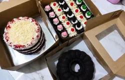 Produk Athiya Cake di kompleks perumahan Mega Mutiara Tasik Regency, Kabupaten Tasikmalaya, (20/6/2026). (Sumber: Ayobandung.id | Foto: Aris Abdulsalam)