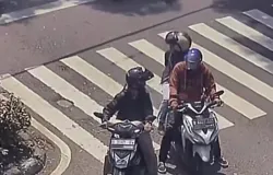 Dua pengendara sepeda motor kedapatan berhenti di zebra cross (4/5/2026). (Sumber: Instagram/@atcs.kotabandung)