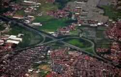 Permukaan dasar Cekungan Bandung yang datar. (Foto: T Bachtiar)