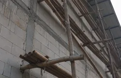 Sebuah pembangunan gedung sarana warga sudah tidak memakai asbes sebagai atap (Foto: Abah Omtris)