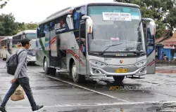 Ilustrasi angkutan bus lebaran di Terminal Cicaheum, Kota Bandung. (Sumber: Ayobandung.com | Foto: Irfan Al-Faritsi)