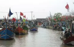 Ilustrasi kegiatan masyarakat pesisir (Sumber: Ayobandung.com | Foto: Arditya Pramono)