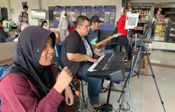 Virly Aulyvia, Rendra Jaya Ambara, dan Martin Aflatun. (Sumber: ayobandung.id | Foto: Halwa Raudhatul)