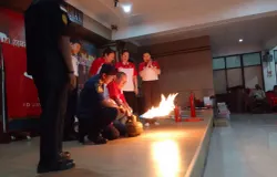 Acara "Siaga Rumah Aman 2026" pada 2 Mei 2026, di Dinas Pemadam Kebakaran Kota Bandung. (Sumber: Ayobandung.id)