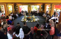Suasana Upacara Kampung Adat Cireundeu (Sumber: Ayobandung.com | Foto: Irfan Al-Faritsi)